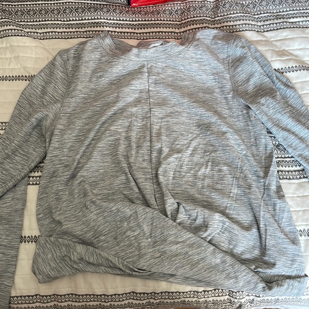 Cross front crop workout long sleeve